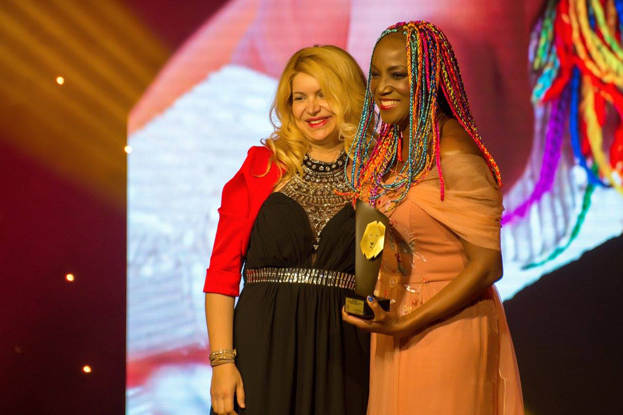 Lucrecia, Premio latino de Oro a la Mejor Cantante Femenina 2017